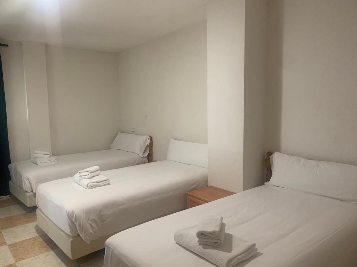 Hotel El Ancla Villanueva de la Cañada Esterno foto